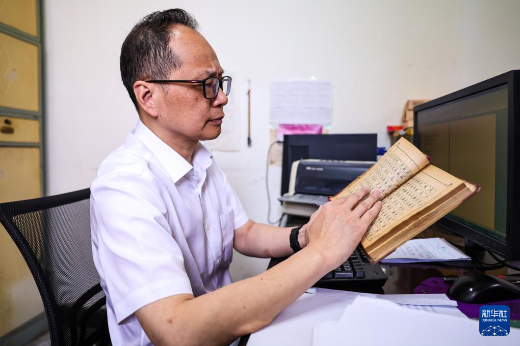 浙江杭州：电报业务即将退市 通信爱好者排队发报